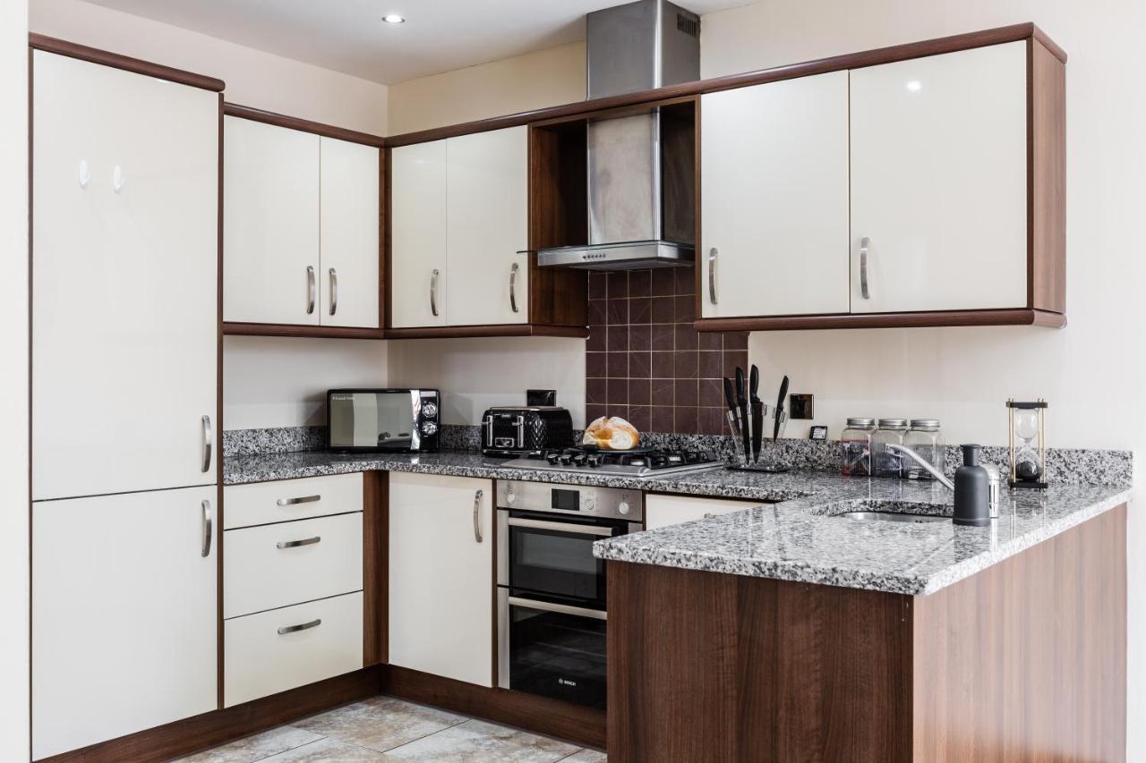 Albert - 5 Bedrooms Sleeps 11 Parking Wi-Fi Contractors بريستون المظهر الخارجي الصورة