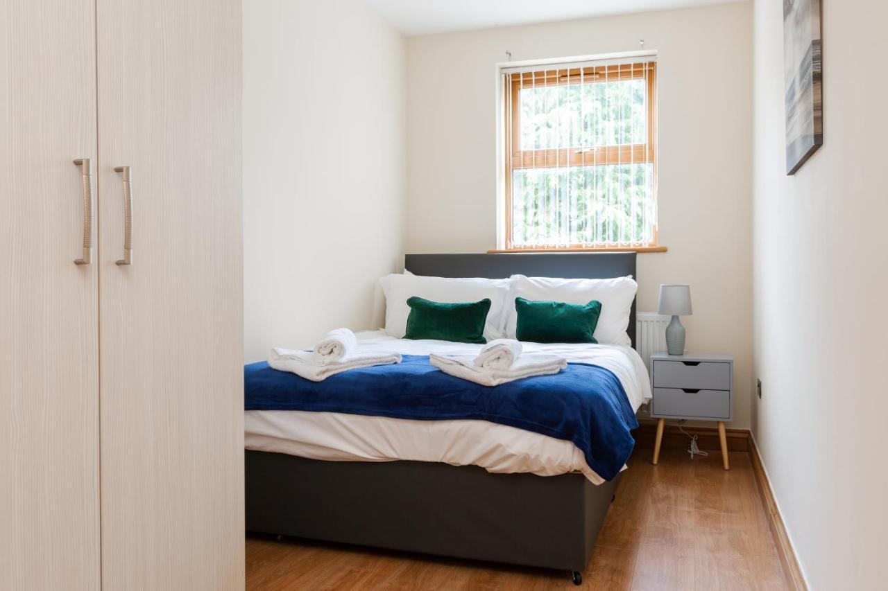 Albert - 5 Bedrooms Sleeps 11 Parking Wi-Fi Contractors بريستون المظهر الخارجي الصورة